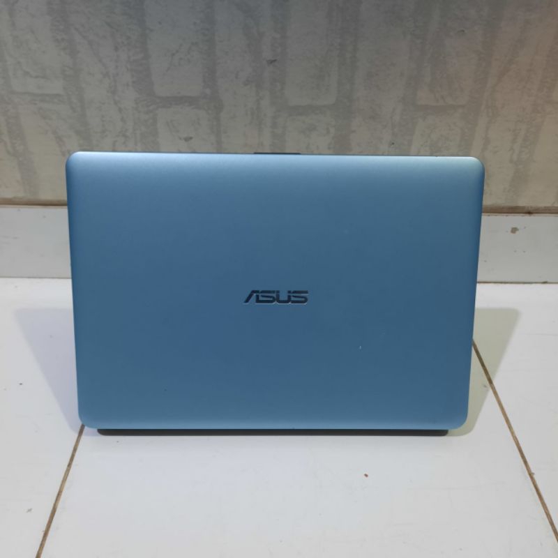 Laptop Asus X441B Amd A4-9125 Ram 4GB HDD 1TB Vga amd radeon R3 graphic layar 14 inch windows 10 mulus