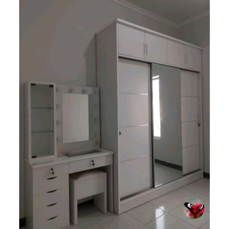PAKET HEMAT LEMARI BAJU SLIDING/SLEDING 3 PINTU JUMBO&MEJA RIAS MAKE UP LAMPU ARTIS JUMBO,FREE ONGKI