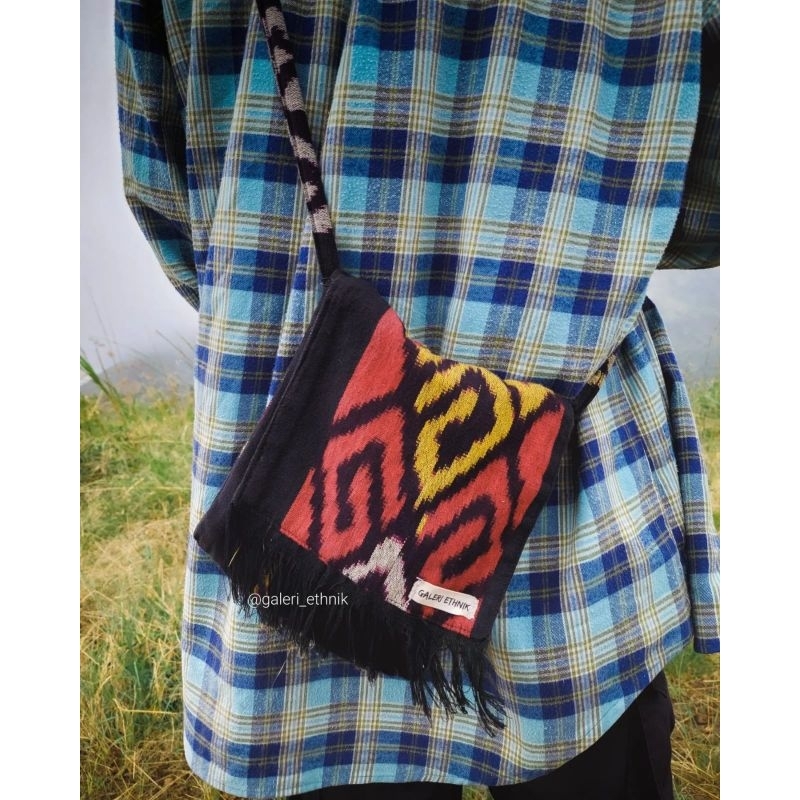 TAS SELEMPANG TENUN KECIL ETNIK LOMBOK DENGAN PENUTUP MURAH
