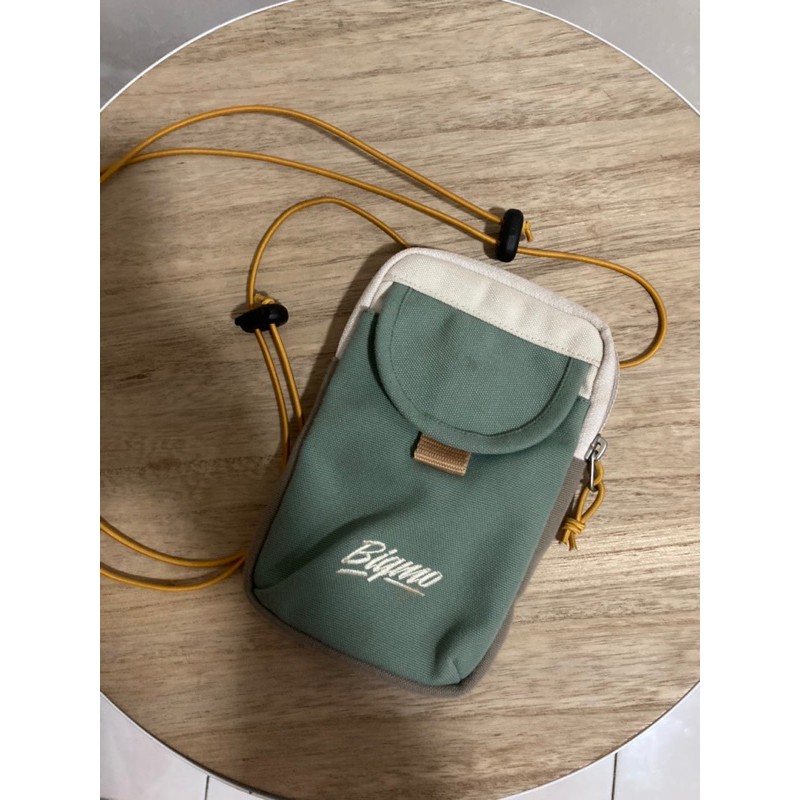 Preloved Second like New Tas Selempang Sling Bag Phone Dompet pouch Sage Green Bigmo Clio Minty Mint