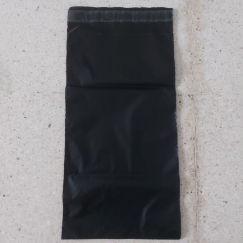 

Plastik Packing Polymailer Hitam Ukuran 17 x 35 cm HD isi 100 pcs