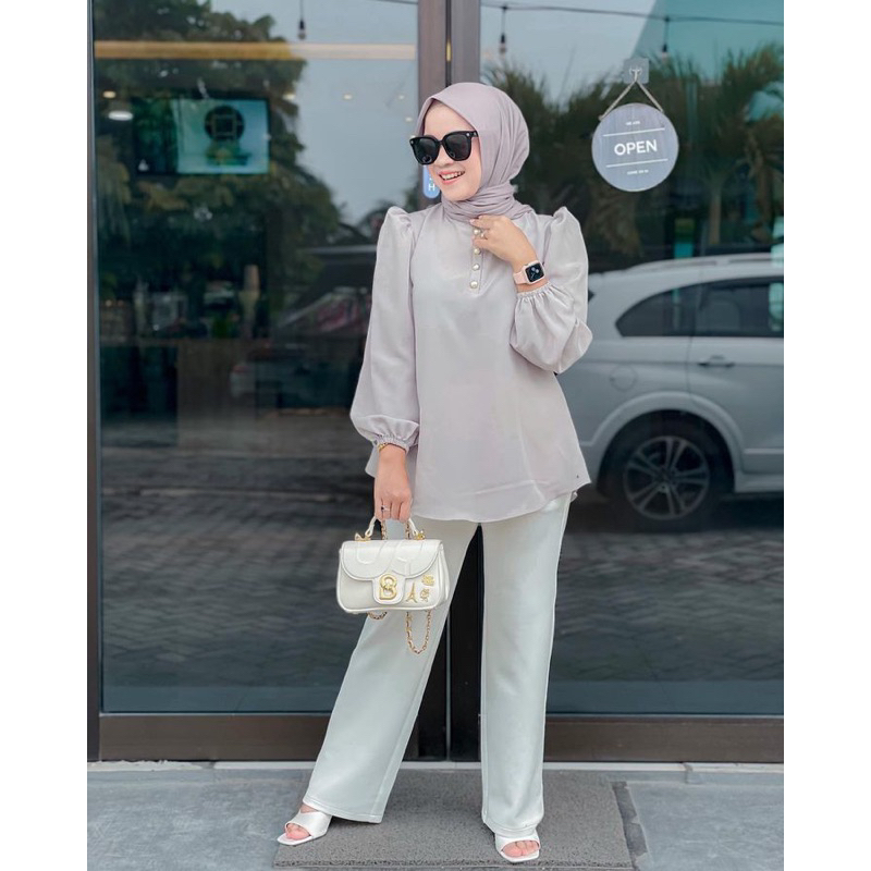 Audy Blouse Puffy by Aps.clo