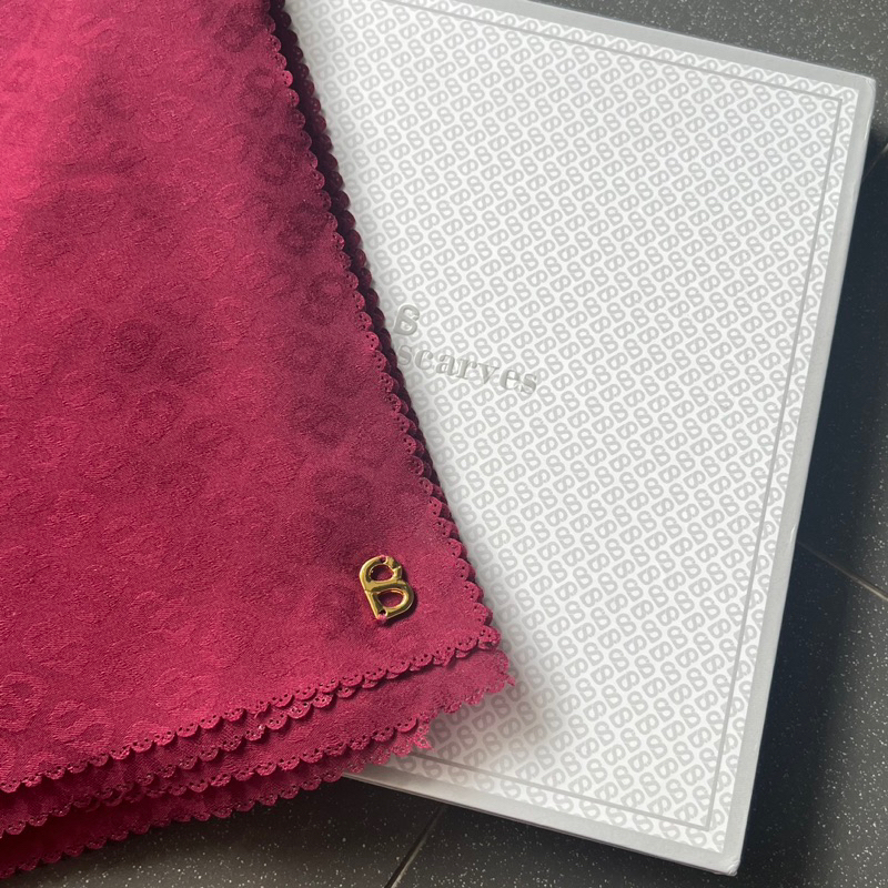 Preloved Buttonscarves Tapis Embossed Ruby