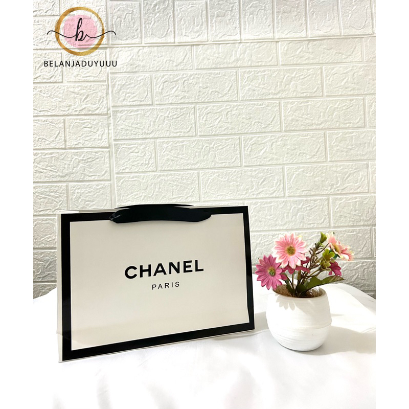 Paper Bag Chanel Putih Untuk Parfume Size Small Pembungkus Kado