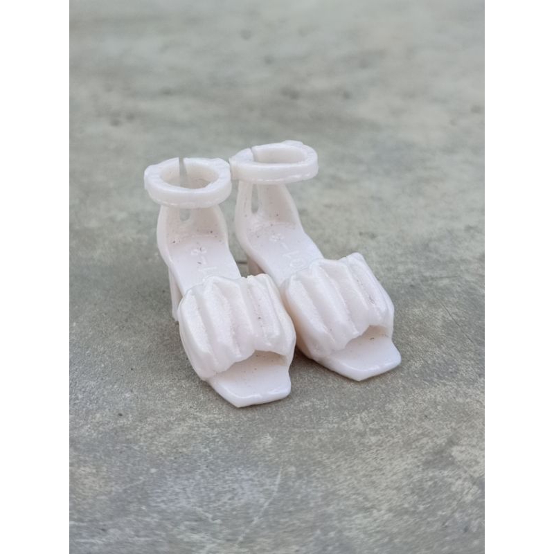 sepatu boneka barbie curve