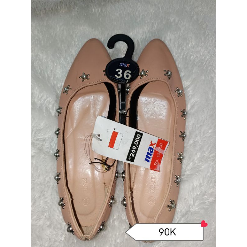 SEPATU DAN SENDAL MAX