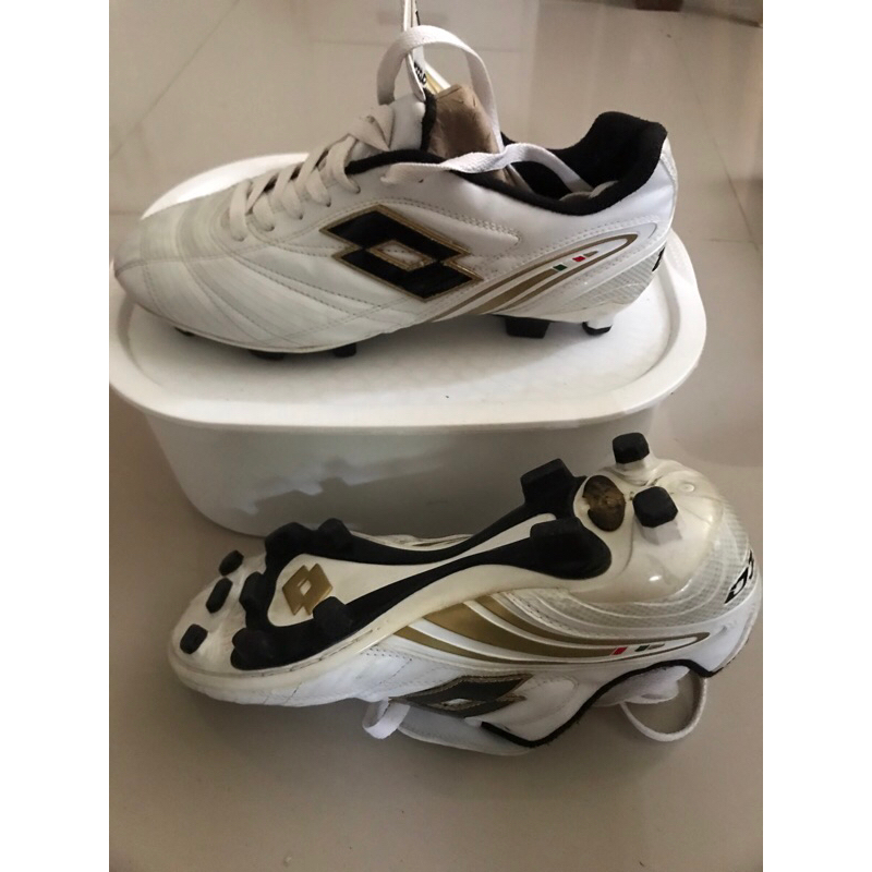 sepatu bola lotto ori