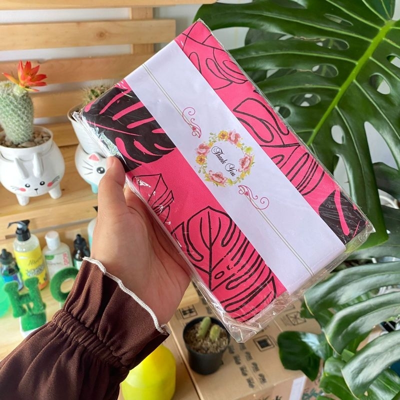 SOUVENIR  PERNIKAHAN ULTAH KHITAN TASYAKURAN POUCH SEMI KANVAS MOTIF MONSTERA PINK FREE PACK PLASTIK THANK CARD THANK YOU  20X12  READY SIAP KIRIM