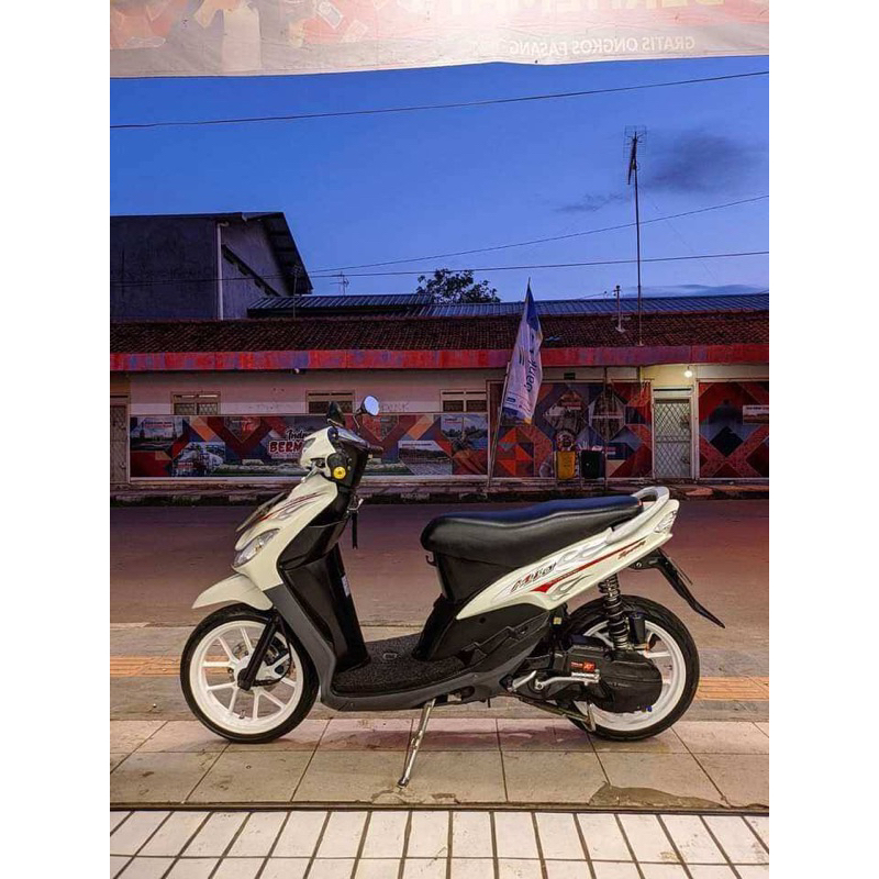 STIKER STRIPING MIO SPORTY 2006 PUTIH