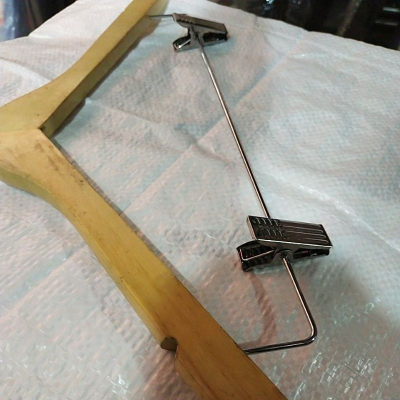 Isi 6 pcs hanger kayu palang jepit besi