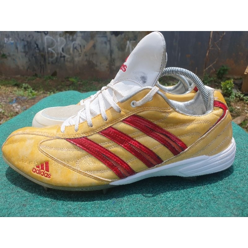 Sepatu Baseball Adidas