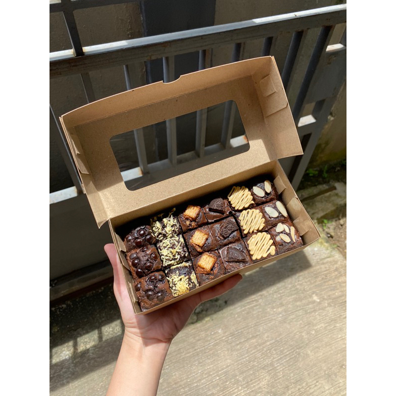 

Fudgy Brownies 18 potong