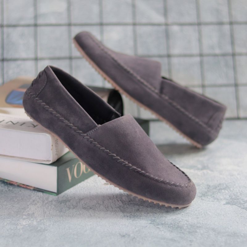 Sepatu Slip On Pria Casual Kulit Suede Sintetis Santai Kerja Kuliah Kantor