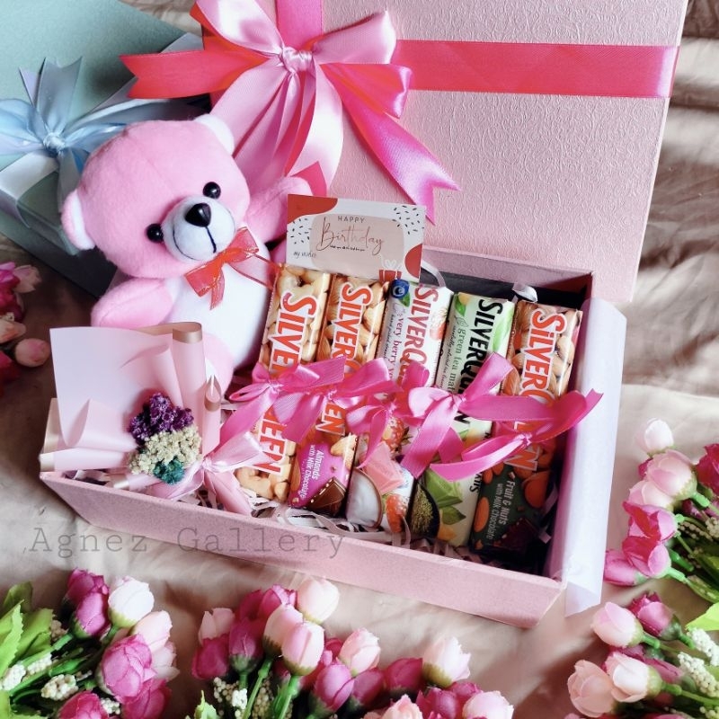 

Hampers Coklat Snack Box / Kado Valentine Ulang Tahun Wisuda Natal / Souvenir Ulang Tahun / Silverqueen