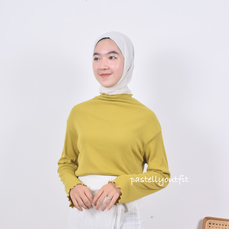 Inner Longsleeve Ruffle Turtleneck Rib Lengan Panjang Wanita