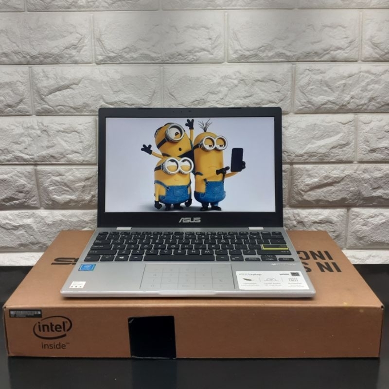Notebook Asus E210MA Intel N4020 Ram 4gb Ssd 256gb putih 11,6 inch