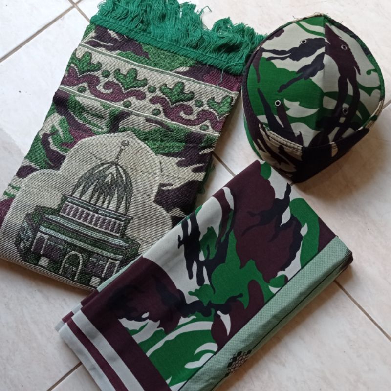 PAKET LENGKAP SAJADAH SARUNG KOPIAH LORENG MALVINAS HOT PROMO TERMURAH