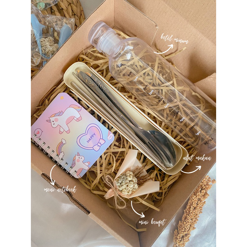 

RAEGIFT.ID - HAMPERS WISUDA / KADO ULANG TAHUN / GIFTBOX ANNIVERSARY / FREE UCAPAN (REQUEST)