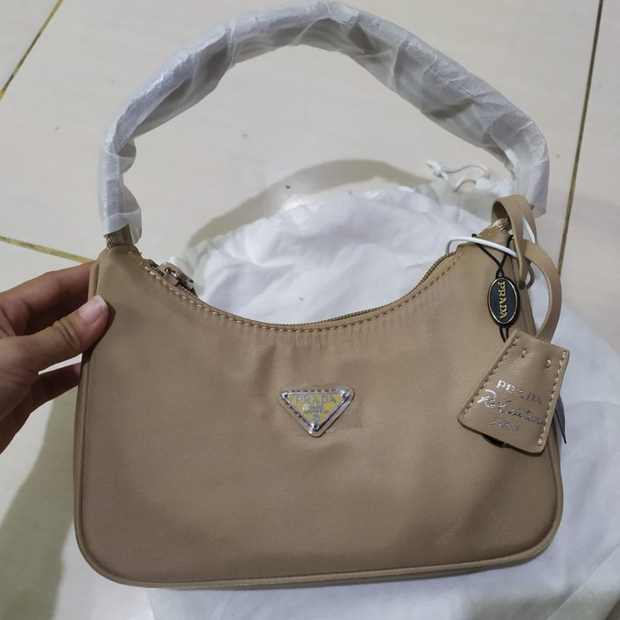 READY STOCK Tas Kecil Prda Re-Edition 2000 nylon Mini Hobo Nylon Bag NUDE CREAM ORIGINAL ASLI Import