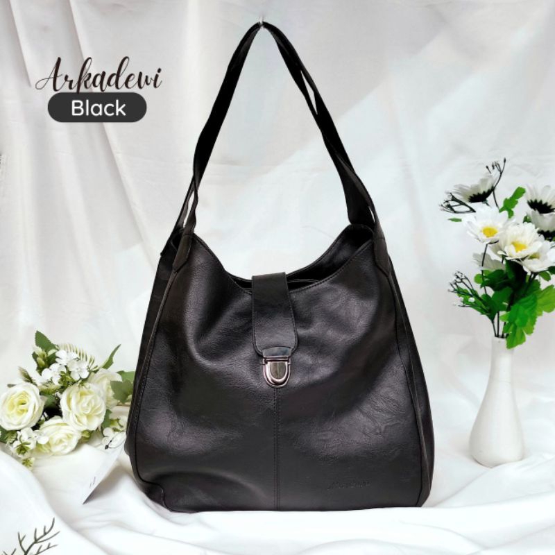 Tas Arkadewi Moonzaya