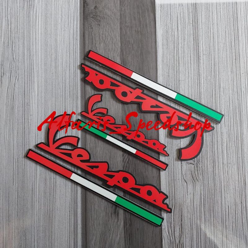 Emblem vespa logo vespa matic timbul 3D tebal 2ml 1 set kanan kiri depan + logo italy