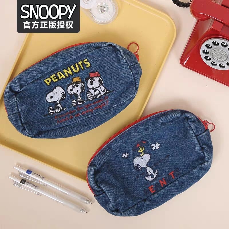 

Kotak pensil snoopy