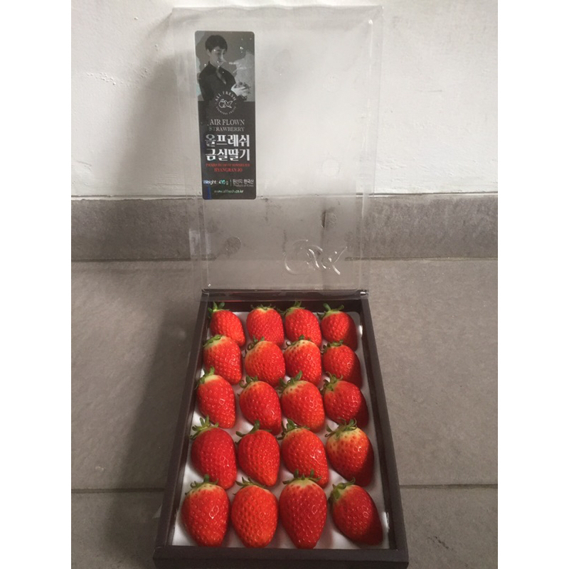 

Strawberry / Buah Strawberry Korea Air Flown Premium Fresh Import