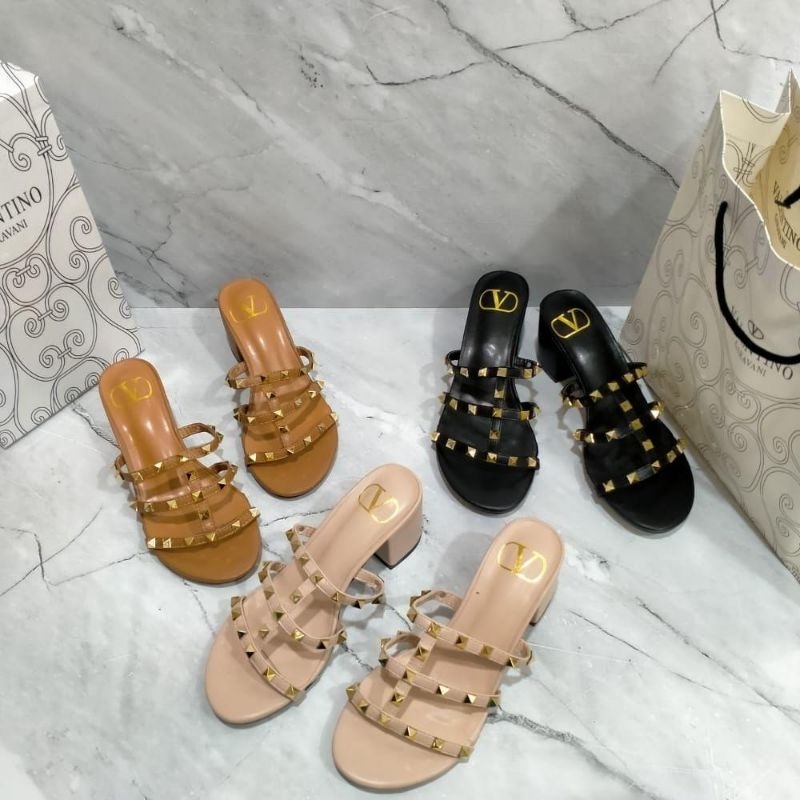 Sepatu Valentino
