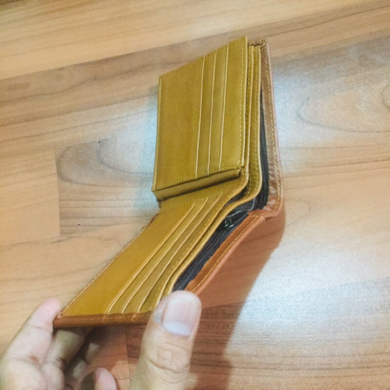 (dompet kulit pria) modelnya keren bahannya dari kulit asli kualitas import premium ukuran dompet standar pas dikantong 11X9cm #dompet #dometpria #dompetkulit #dompetkulitpria