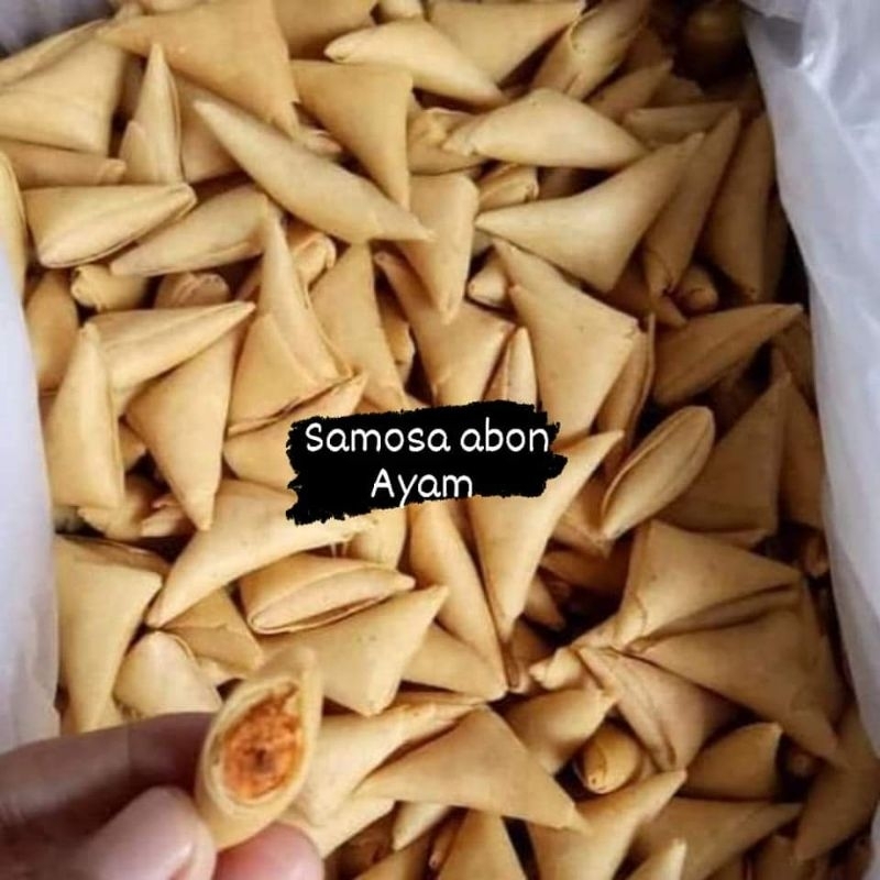 

SAMOSA SARIKAYA ISI ABON AYAM