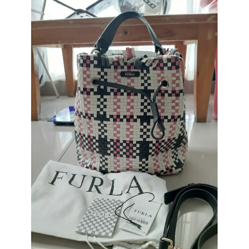 Preloved Tas Serut Furla Stacy Casanova Drawstring