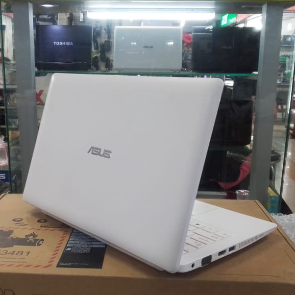 laptop leptop seken second bekas Asus x200 HDD 500 GB 11,6 inc windows 10 berkualitas original murah
