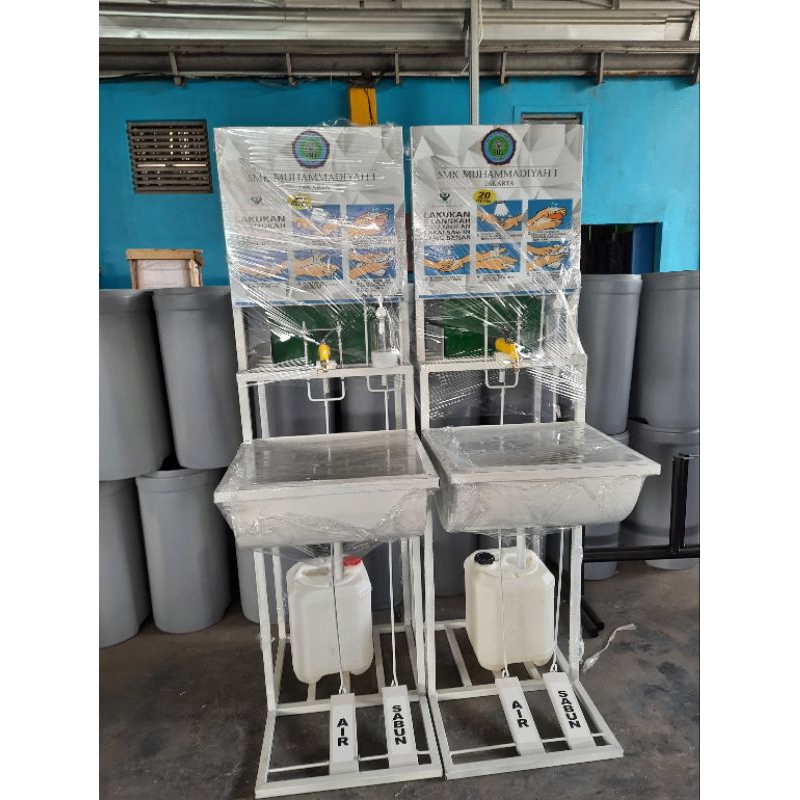 Tempat cuci tangan injak/wastafel injak