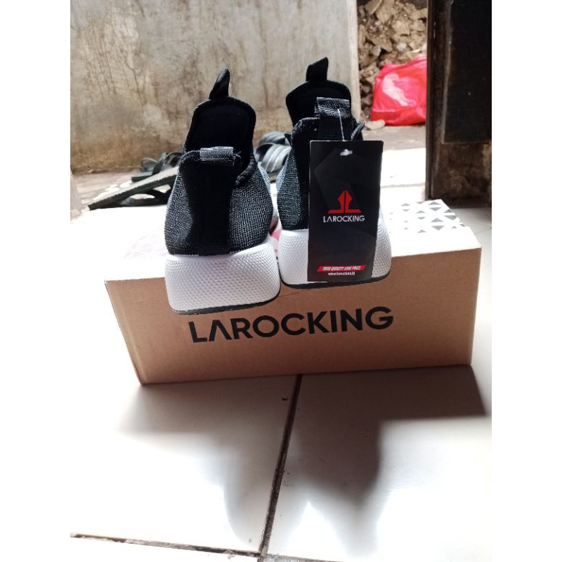 Sepatu larocking