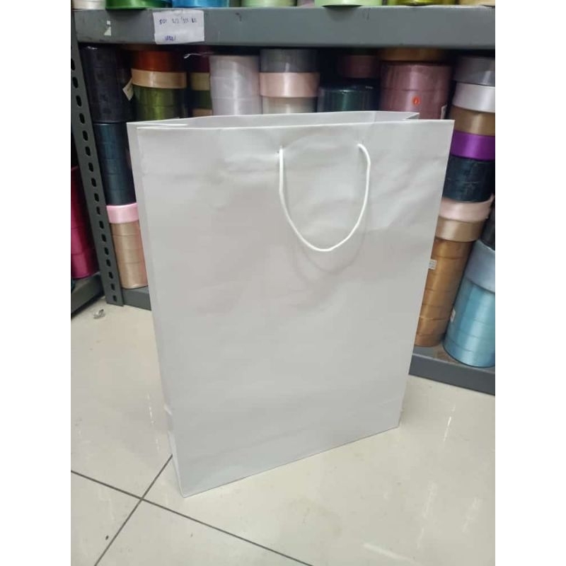 

paper bag polio warna putih isi 12pcs terlaris dan murah bahan Jasmin wangi