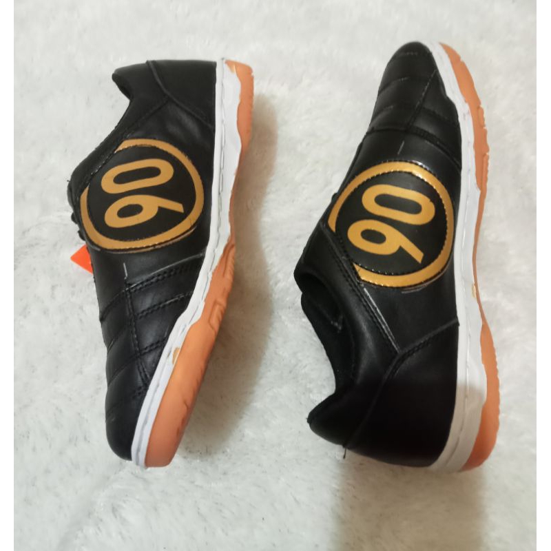 big sale sepatu futsal t 90 kulit sapi sol sudah di jahit