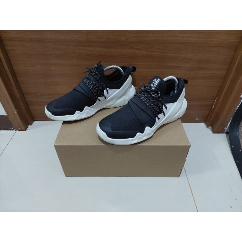 Sepatu Skechers DLT-A size Eur 39,5 (25cm)