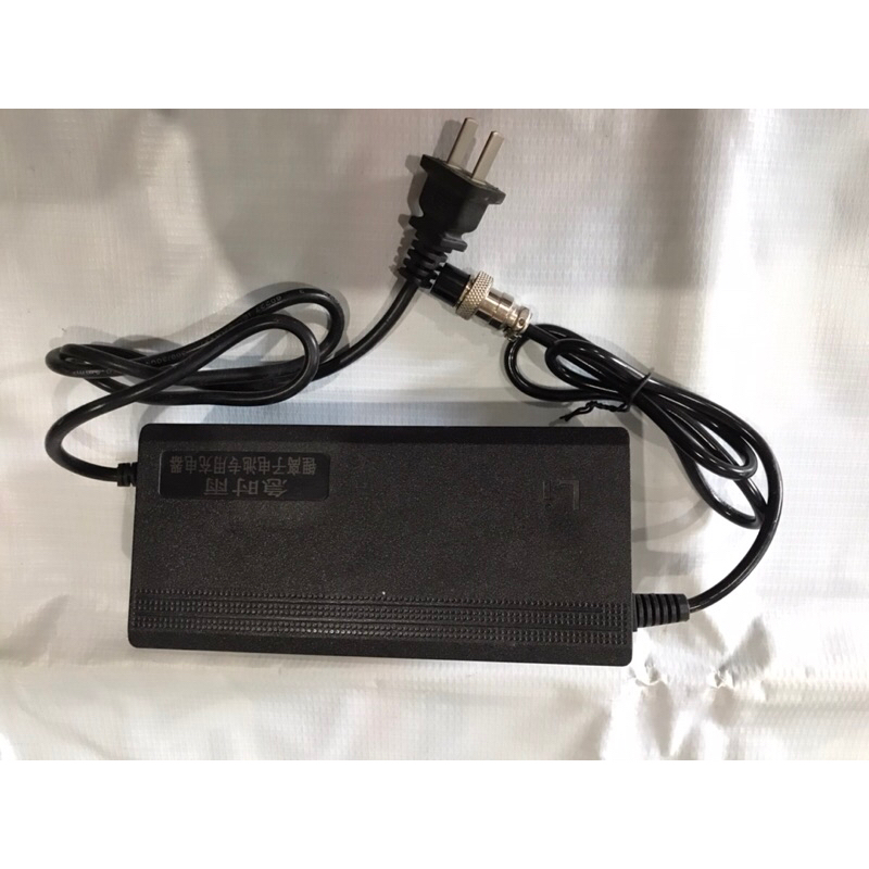 charger lion 48v 13s 3A