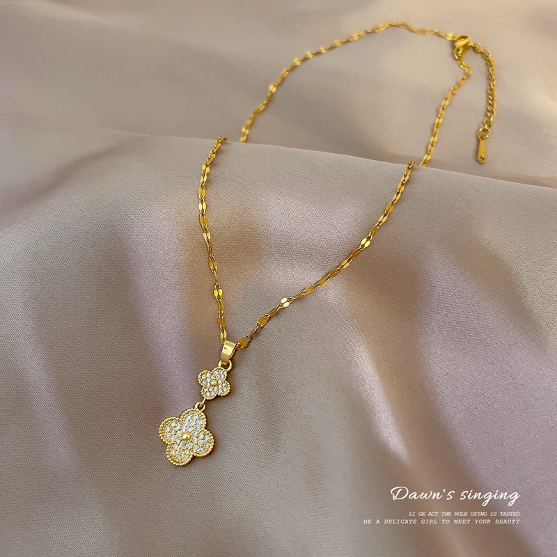 kalung clover bunga putih cantik titanium asli