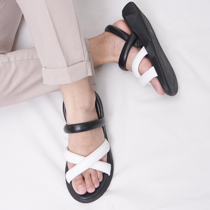 SARASARA YUK - LUCY Sepatu Sandal Anak Perempuan Wedges Tinggi 4cm Usia 3 - 10 Tahun Size 31 - 35 Model Silang dua Tali Strap Belakang Hak Sedang Sendal Gunung Cewek 32 33 34 SARA SARA Warna All Kekinian Terbaru Shoes Ori Original Mall Official Store