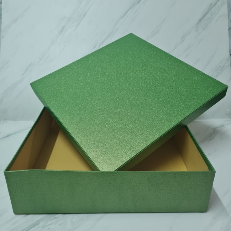 

Hard Box standard 30x30x8cm / kotak kue / hamper natal imlek lebaran