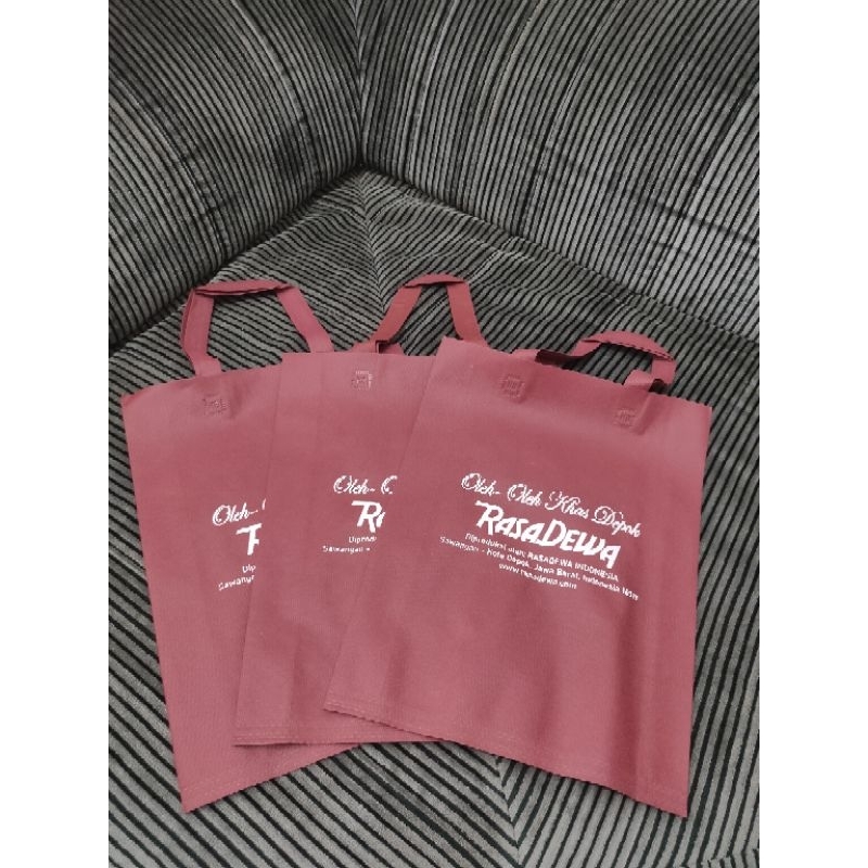 

Tas Oleh Oleh Khas Kota Depok Rasa Dewa