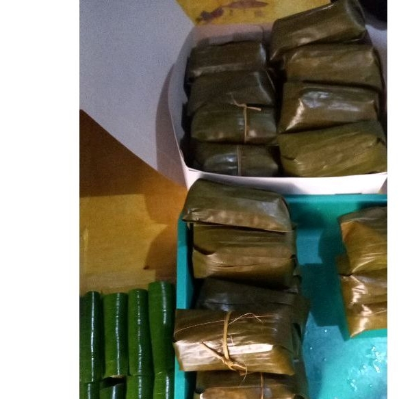 

Lontong isi by request isi sayur dan oncom