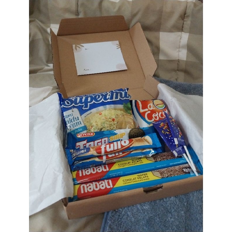 

Snack Box Murah / Hampers / Hadiah Kado Ulang Tahun / Hadiah Kado Wisuda / Gift Box