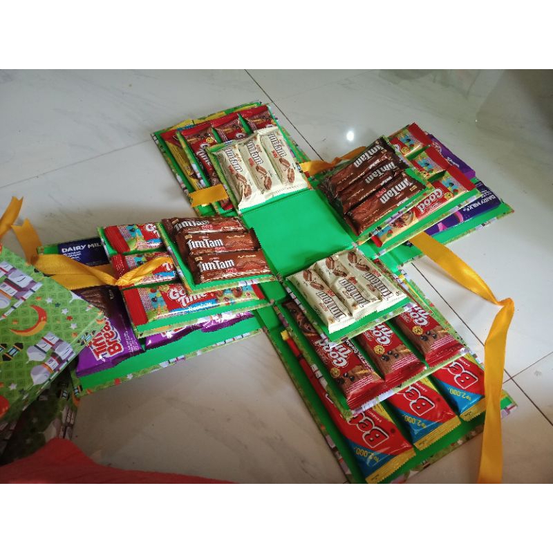 

boxanwe | square chocolate explosion box | hampers lebaran | ready stok