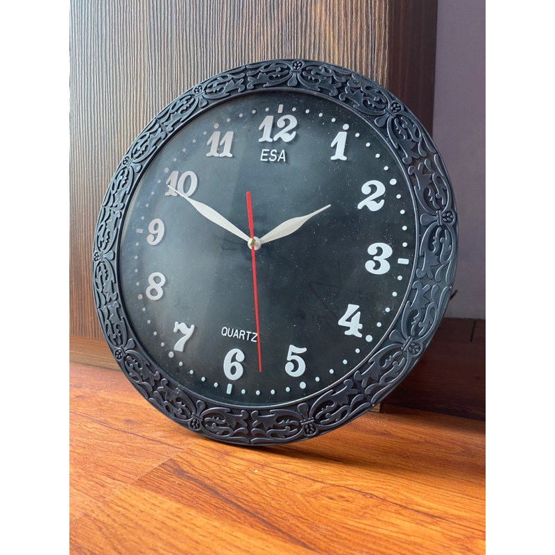 Jam dinding ukir unik hitam bagus murah / Jam dinding esa diameter 27 cm/ Esa 529