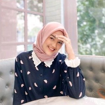 Preloved Ceria Blouse Vanilla Hijab