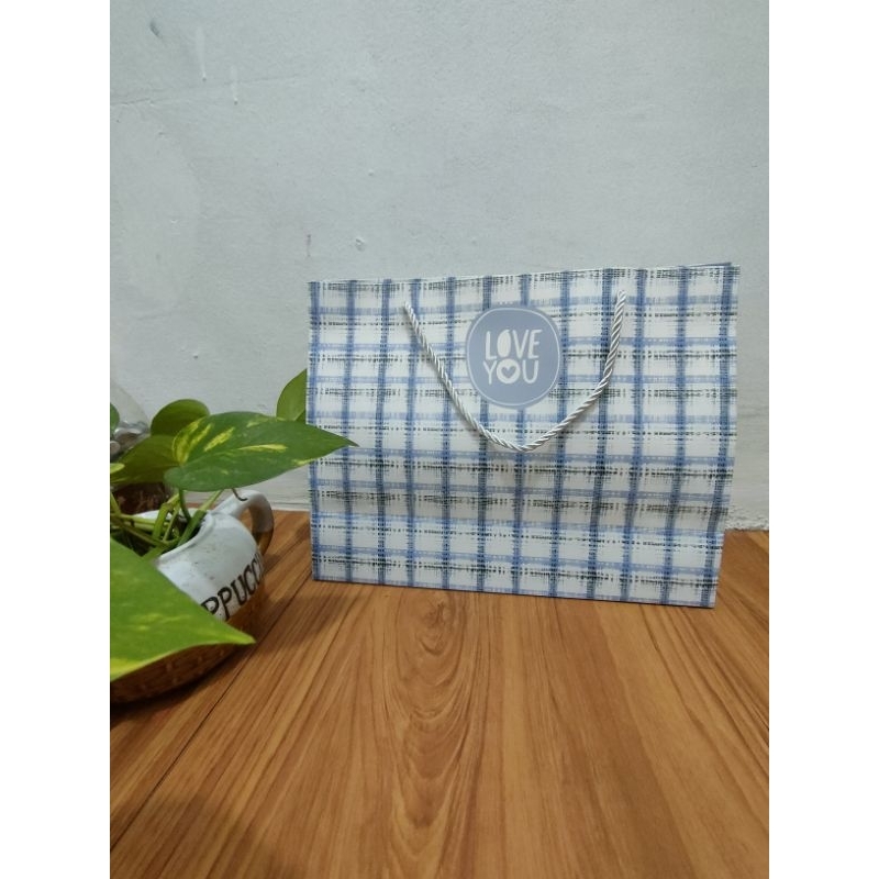 Paper bag untuk kemasan kado
