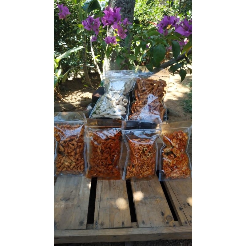 

Kerupuk/basreng pedas daun jeruk 100gram