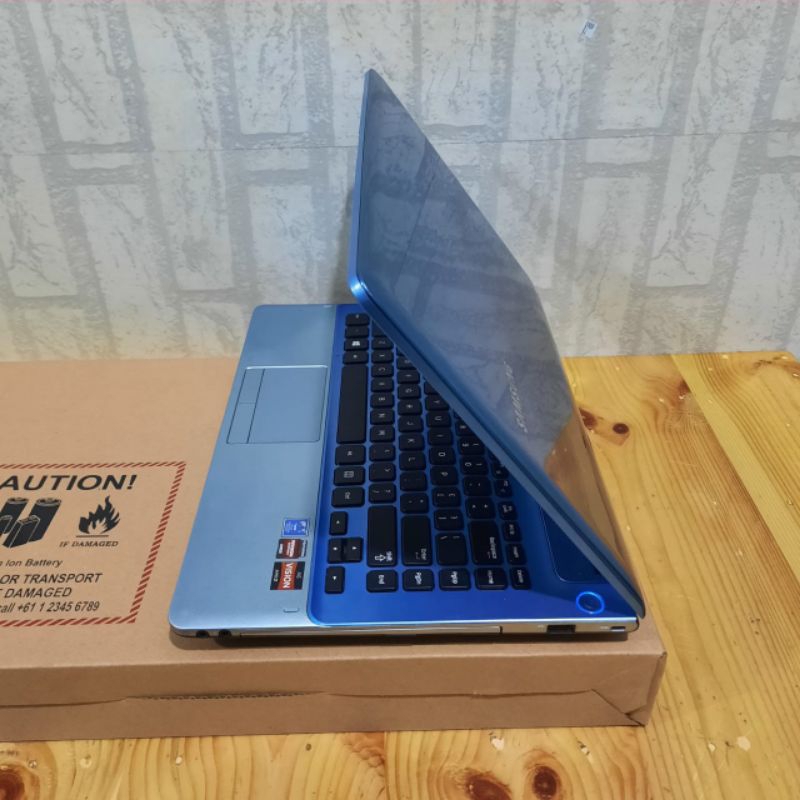 Laptop Samsung 355V4C Amd A6-4400M vga Amd radeon hd 7520G ram 4GB HDD 320 GB slim mulus 14 inch